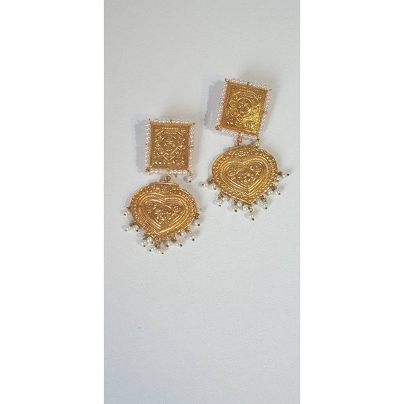 Traditional Statement  Golden Earrings with pearls, light weight - Picture 2 of 3